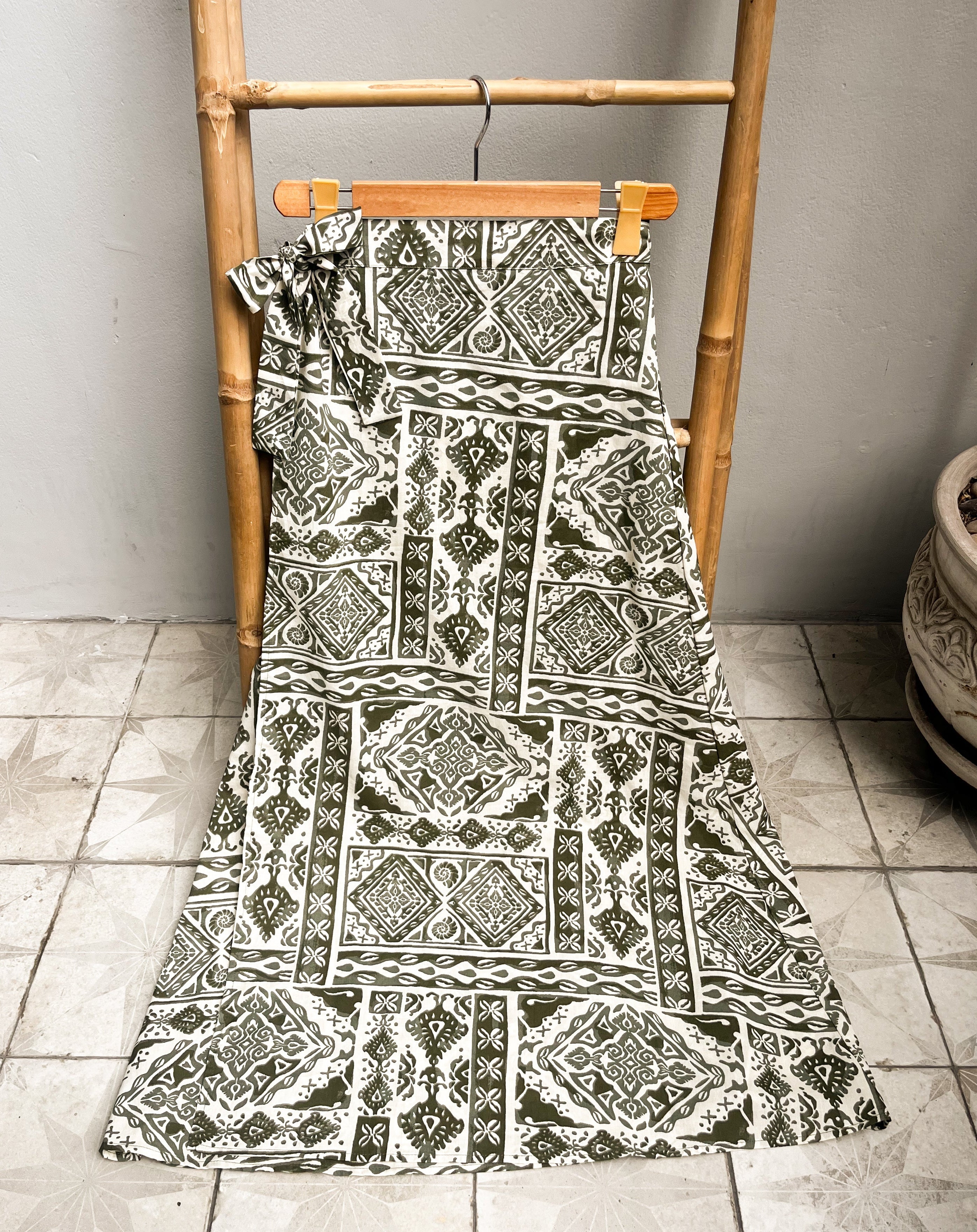 Falda Capri print verde