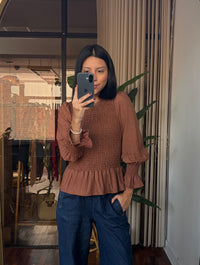 Blusa elasticada caramelo