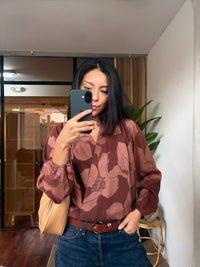 Blusa cruzada marrón