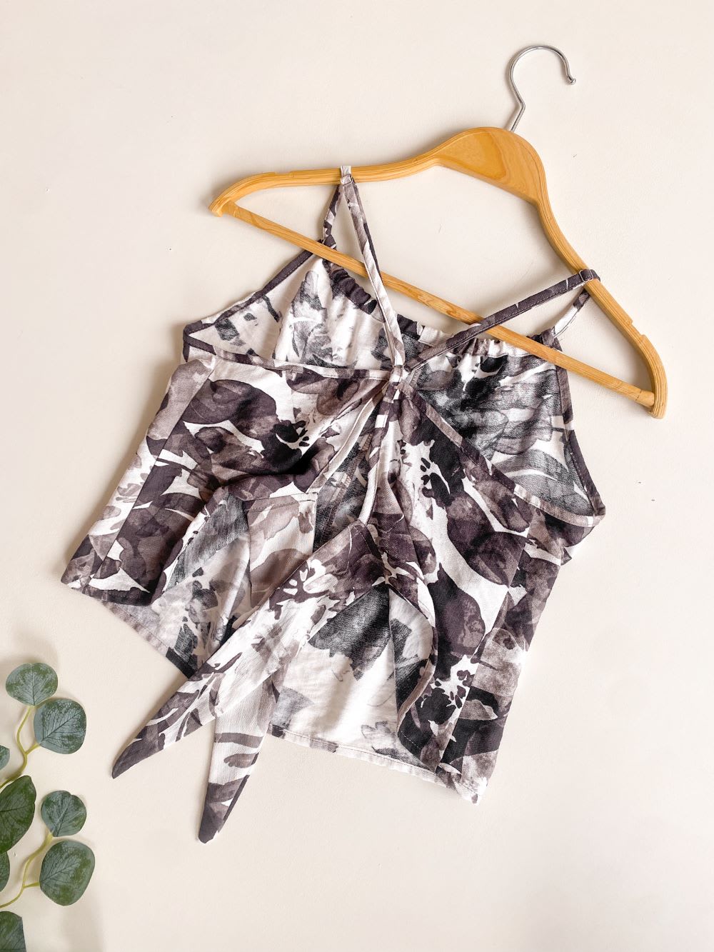 Top tiras cruzadas print negro